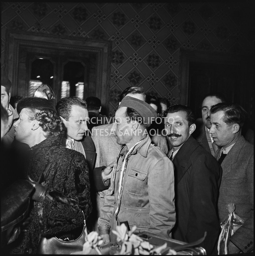 Festeggiamenti per il rientro in patria di alcuni ex prigionieri italiani<br>196433