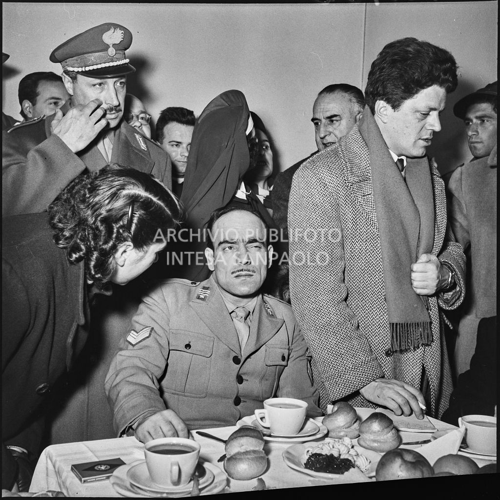 Festeggiamenti per il rientro di alcuni ex prigionieri italiani dall'Unione Sovietica<br>196466