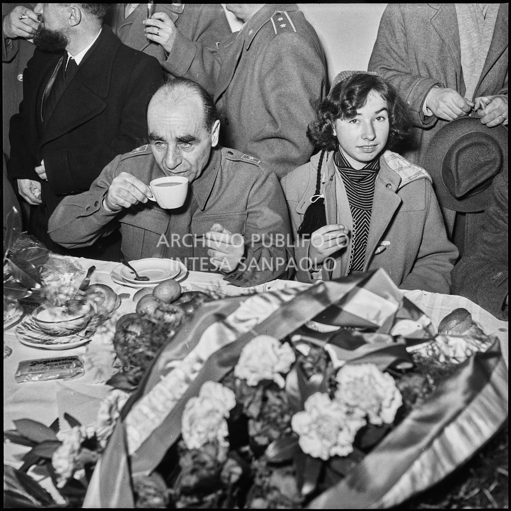 Festeggiamenti per il rientro di alcuni ex prigionieri italiani dall'Unione Sovietica<br>196468