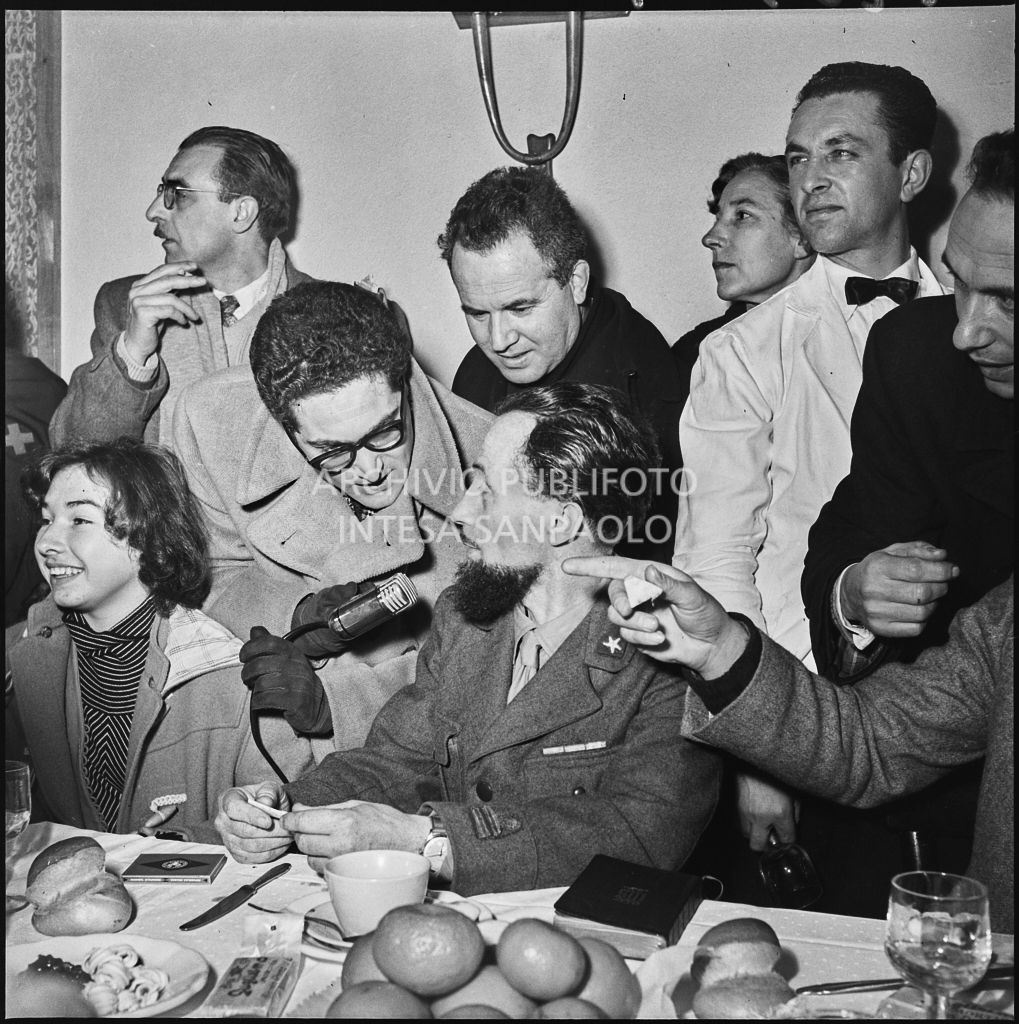 Padre Brevi intervistato da un giornalista durante la prima colazione in patria al rientro dalla prigionia in Unione Sovietica<br>196509
