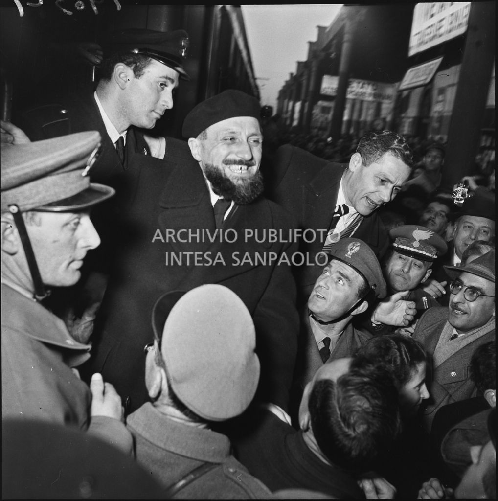 Un ex prigioniero italiano scende dal treno di ritorno dall'Unione sovietica<br>196521