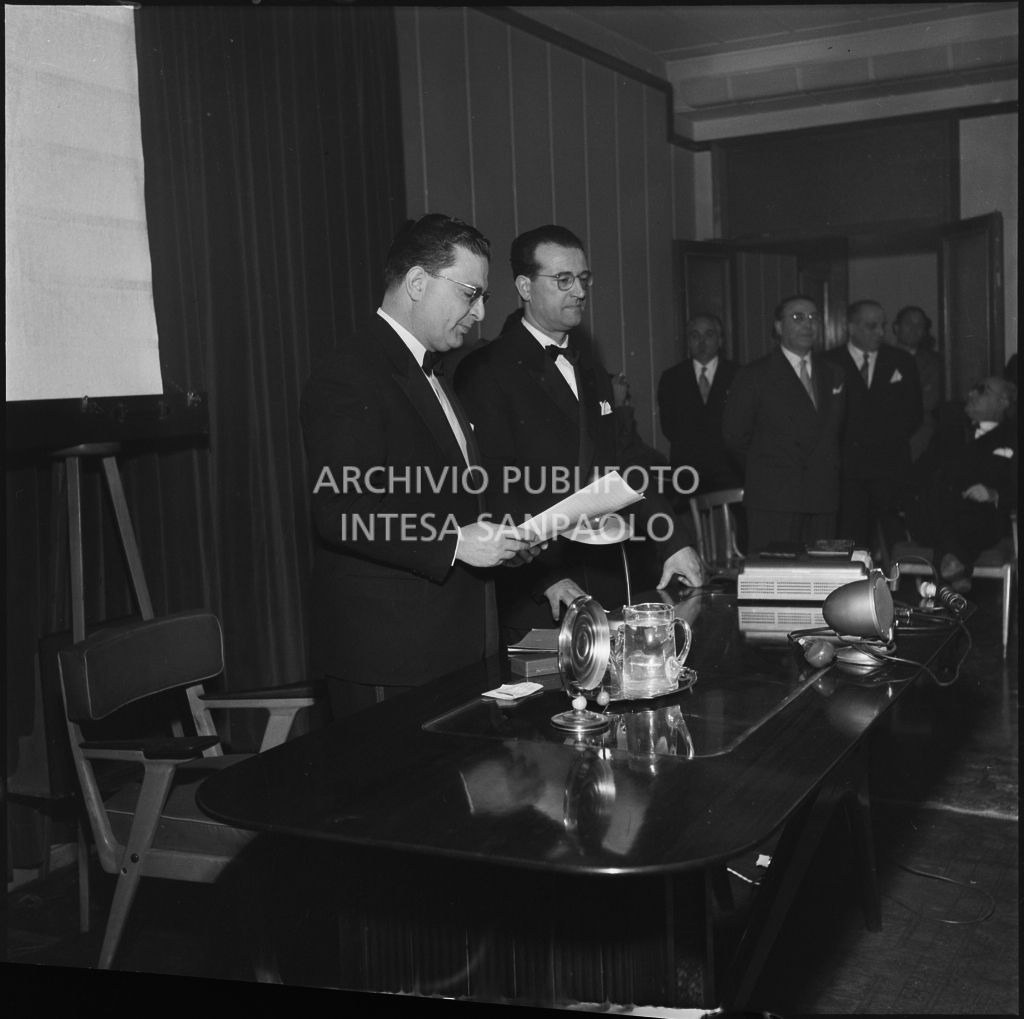 Conferenza in occasione dell'inaugurazione dell'Araldo [grafico] della Paolazzi e Capitini<br>201183