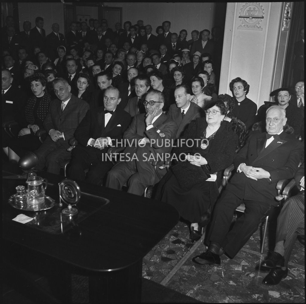 Pubblico della conferenza in occasione dell'inaugurazione dell'Araldo [grafico] della Paolazzi e Capitini<br>201184
