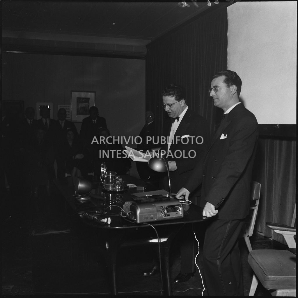 Conferenza in occasione dell'inaugurazione dell'Araldo [grafico] della Paolazzi e Capitini<br>201186