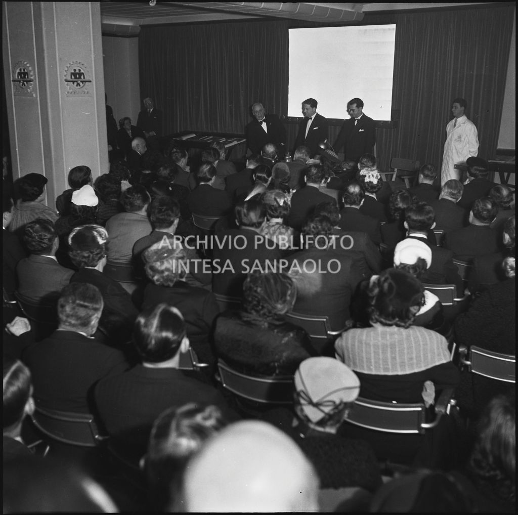 Conferenza in occasione dell'inaugurazione dell'Araldo [grafico] della Paolazzi e Capitini<br>201190