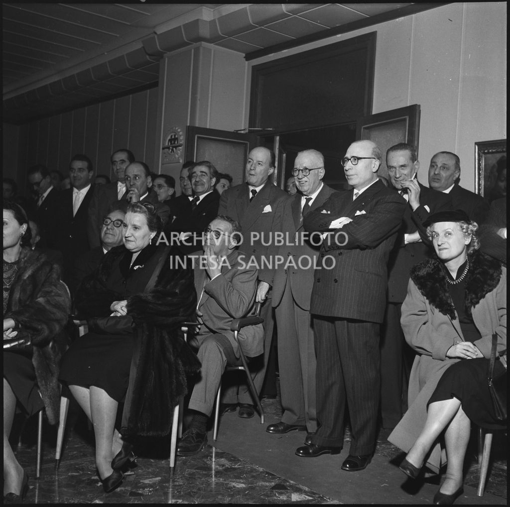 Pubblico della conferenza in occasione dell'inaugurazione dell'Araldo [grafico] della Paolazzi e Capitini<br>201196