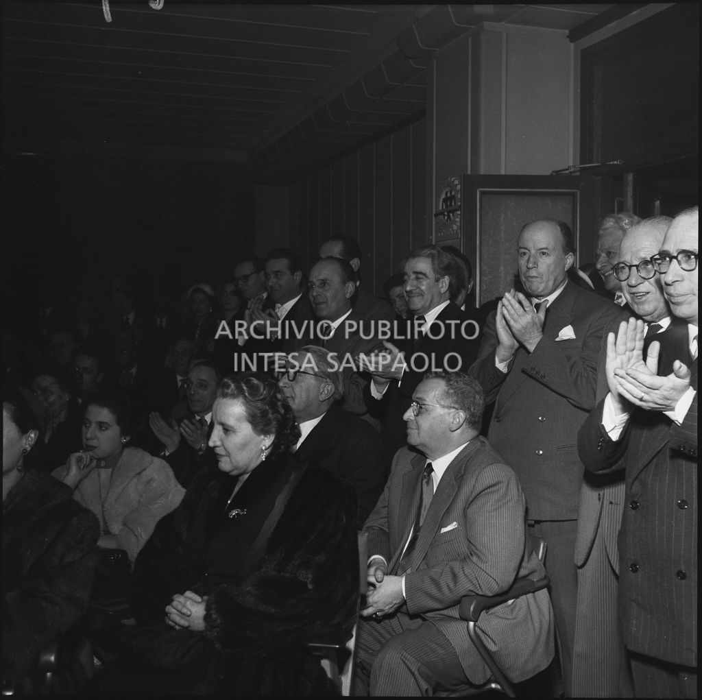 Pubblico della conferenza in occasione dell'inaugurazione dell'Araldo [grafico] della Paolazzi e Capitini<br>201199