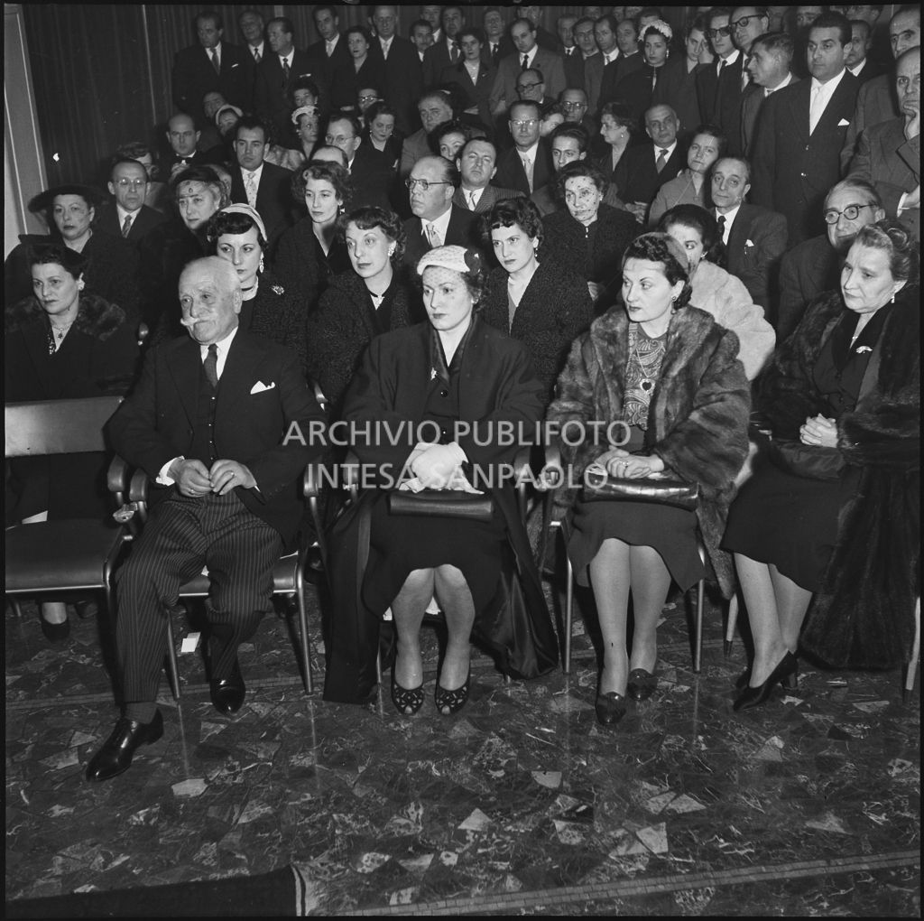 Pubblico della conferenza in occasione dell'inaugurazione dell'Araldo [grafico] della Paolazzi e Capitini<br>201203