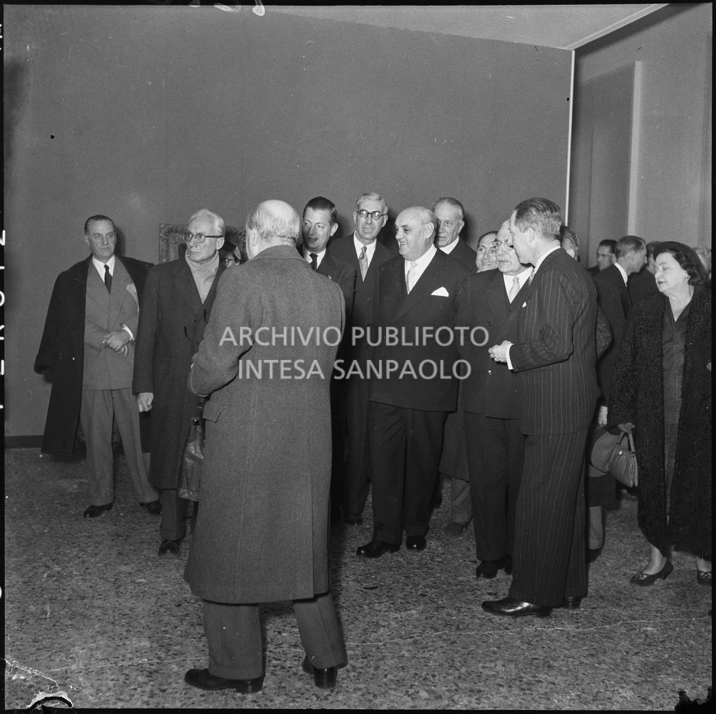 L'ambasciatore dei Paesi Bassi Hendrik Nicolaas Boon (quarto da sinistra), il prefetto di Milano Ernesto Giulio Cappa (quinto da destra) e il sindaco Virgilio Ferrari (secondo da destra) alla mostra "Rembrandt e il 600 olandese"<br>201210