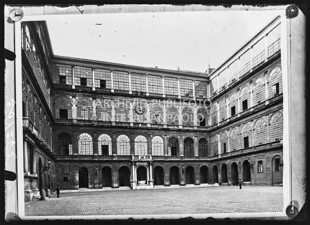 Cortile di San Damaso del Palazzo Apostolico a Città del Vaticano<br>201242