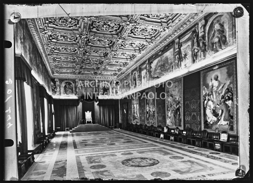 Sala del Concistoro del Palazzo Apostolico a Città del Vaticano<br>201244