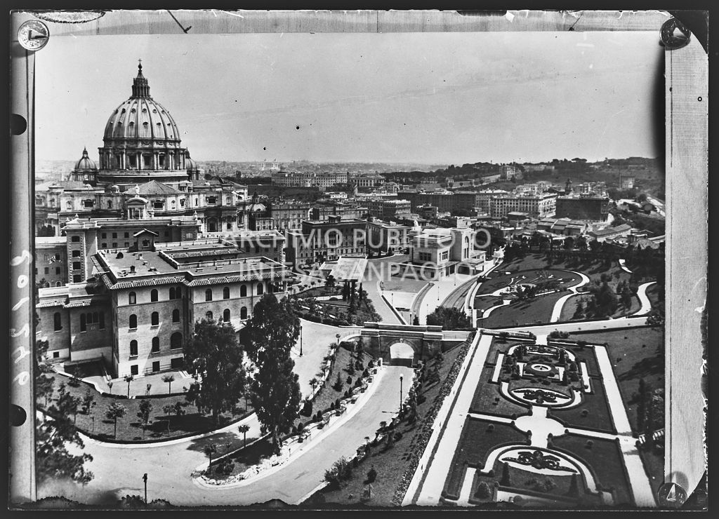 Veduta sui Giardini vaticani ed il Palazzo del Governatore<br>201246