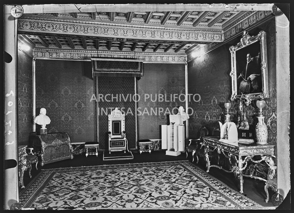 Sala del tronetto del Palazzo Apostolico a Città del Vaticano<br>201249