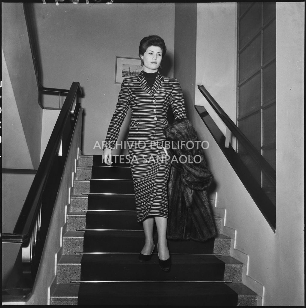 Giuliana Moira Zuccaro scende le scale<br>201641