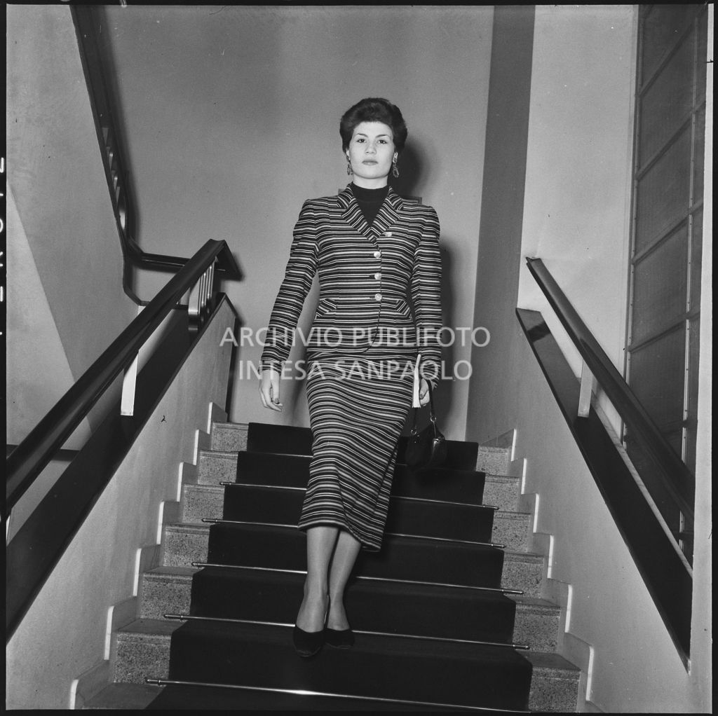 Giuliana Moira Zuccaro scende le scale<br>201642