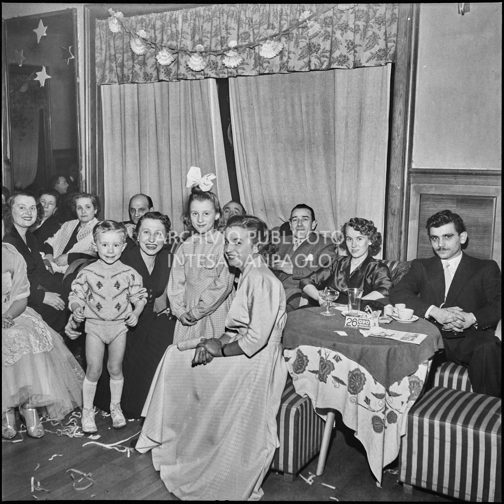 Adulti e bambini alla festa dei parrucchieri a Milano<br>201758