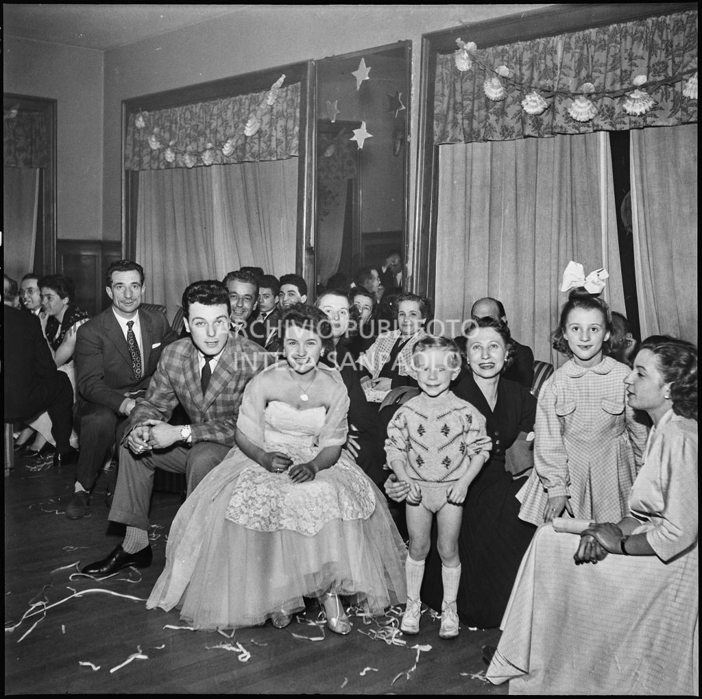 Adulti e bambini alla festa dei parrucchieri a Milano<br>201760