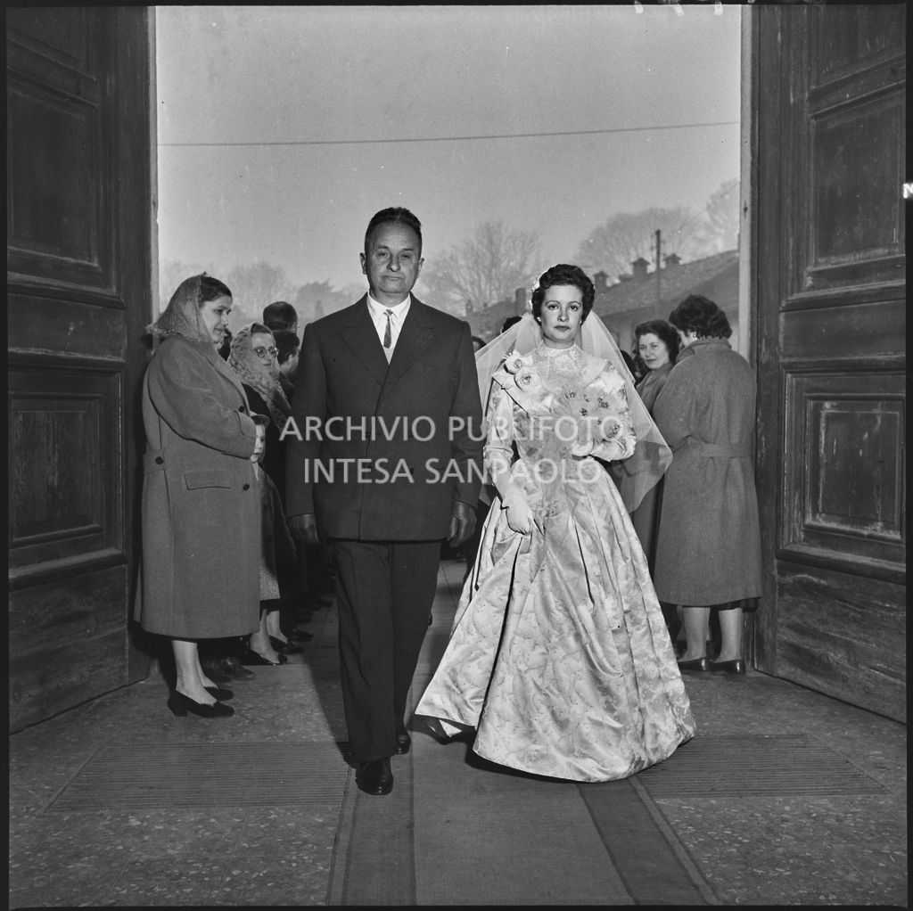 L'arrivo della signorina Cardellini durante la cerimonia nuziale nella chiesa di Santo Stefano a Sesto San Giovanni<br>201771