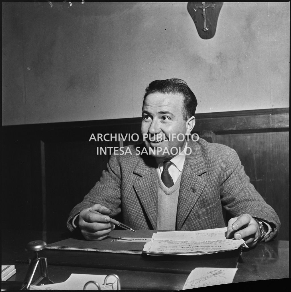 Un membro della Democrazia Cristiana seduto alla scrivania<br>201798