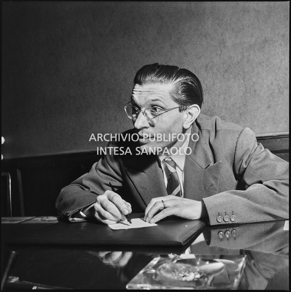 Un membro della Democrazia Cristiana seduto alla scrivania<br>201800