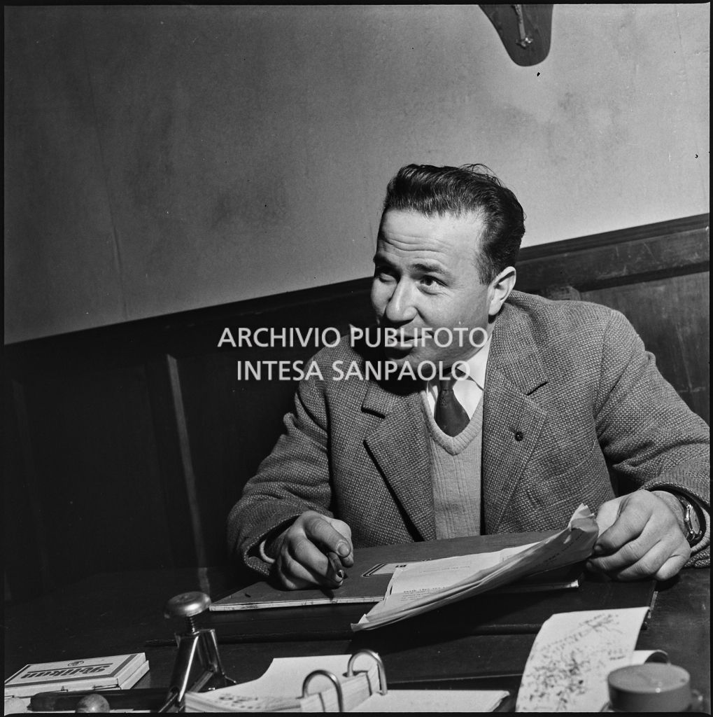 Un membro della Democrazia Cristiana seduto alla scrivania<br>201803