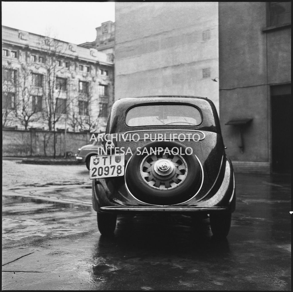 Automobile utilizzata per il contrabbando di sigarette sequestrata dalla Polizia tributaria<br>201825