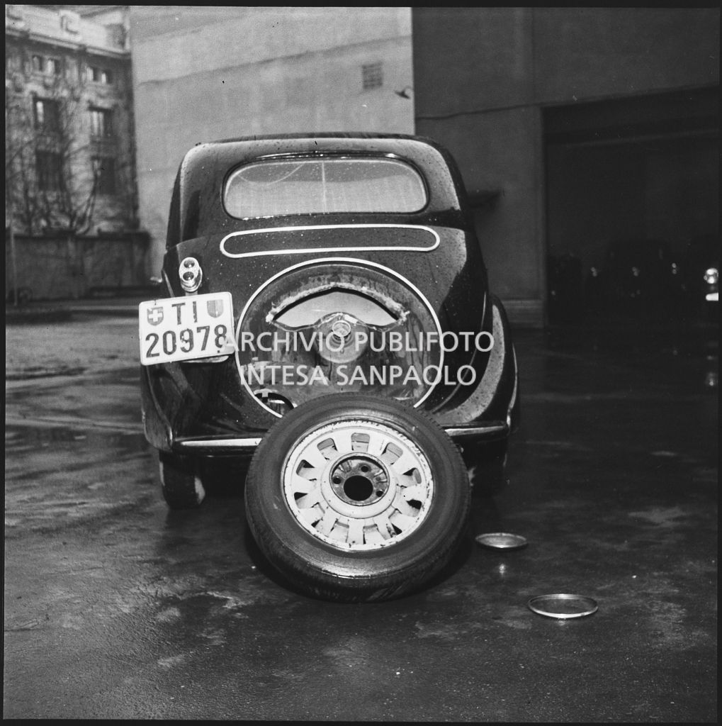 Automobile utilizzata per il contrabbando di sigarette sequestrata dalla Polizia tributaria<br>201826