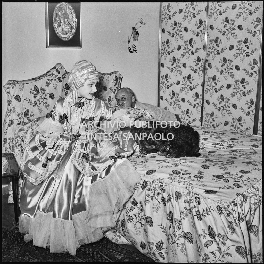 Il dottor Foppa e una bambina con un costume da carnevale<br>201829