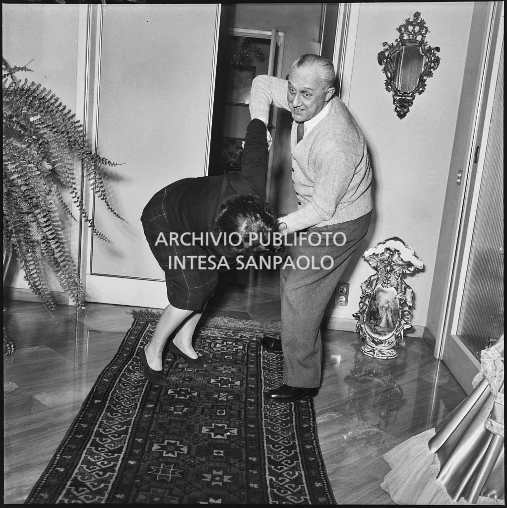 Il dottor Foppa danza con una donna<br>201832