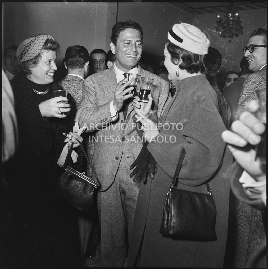 Raf Vallone alla prima del film "La spiaggia" presso il cinema Mignon di Milano<br>201849