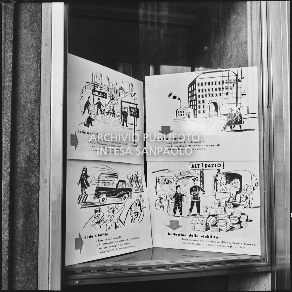 Vignette satiriche contro i dazi previsti dal "Regolamento per la disciplina fiscale dei generi soggetti a imposta di consumo" esposti in una vetrina del negozio Motta nella Galleria Vittorio Emanuele II a Milano<br>201855