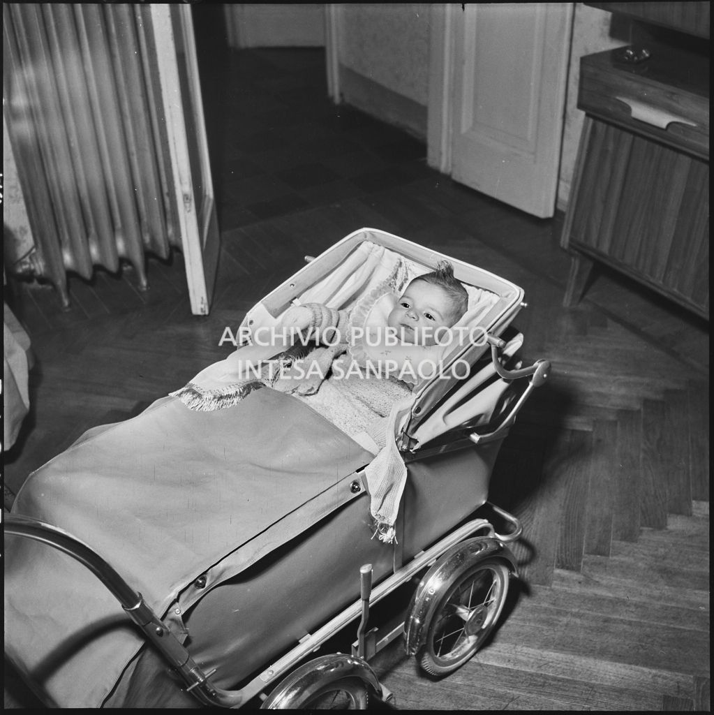 La neonata Gisella Giglio ritratta nel passeggino<br>201866