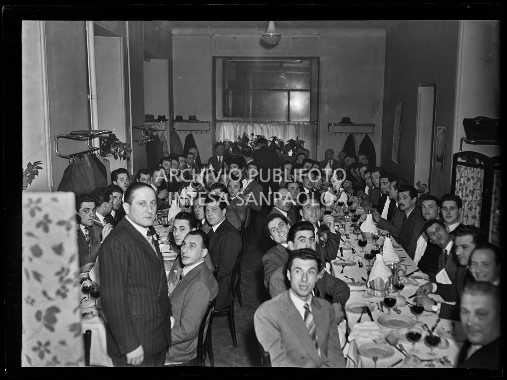 Banchetto organizzato per la visita del sindaco di Milano Virgilio Ferrari ad una caserma della città<br>201885