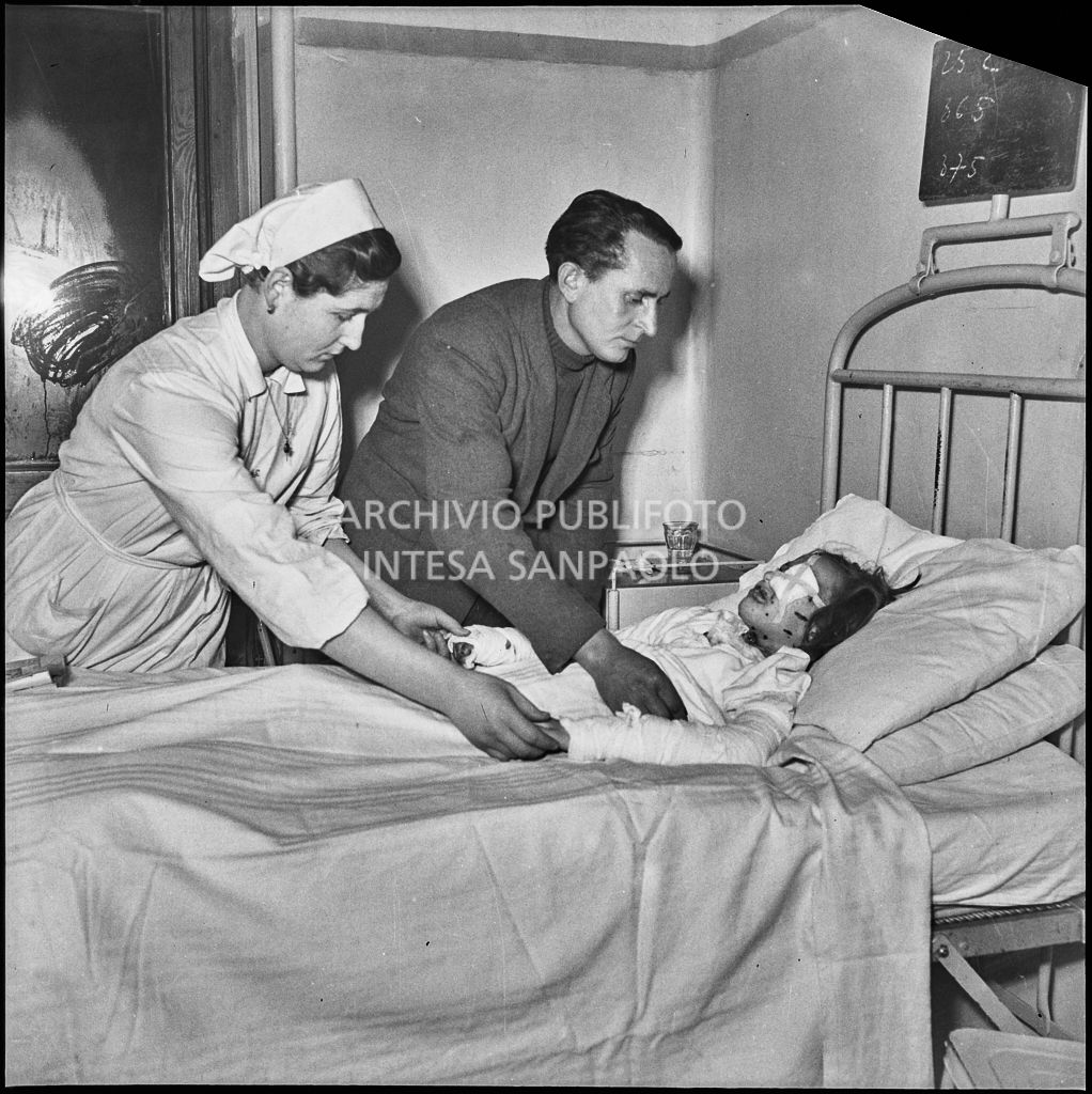 Una bambina ricoverata all'ospedale a causa delle ferite provocate dallo scoppio di una bomba ad Arese<br>201902