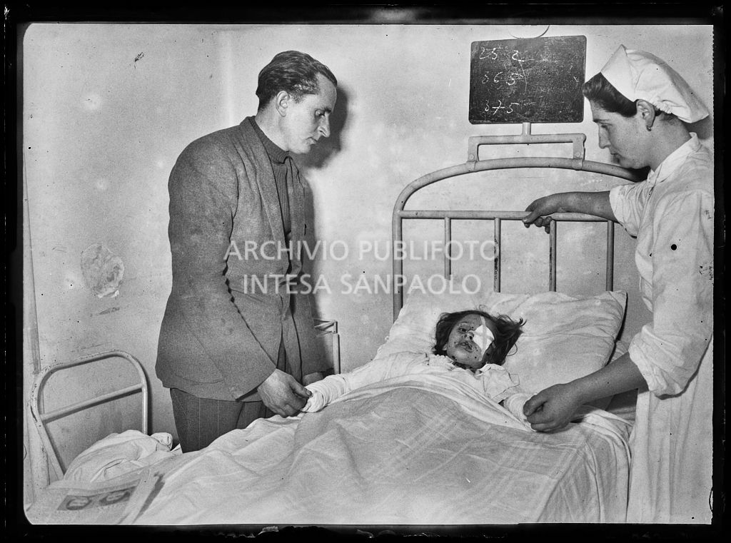 Una bambina ricoverata all'ospedale a causa delle ferite provocate dallo scoppio di una bomba ad Arese<br>201906