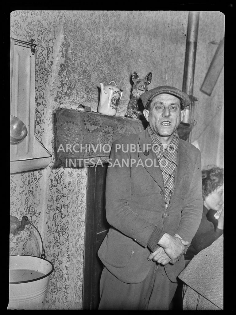 Un familiare di Nerina Donati, bambina deceduta a causa dello scoppio di una bomba ad Arese<br>201909