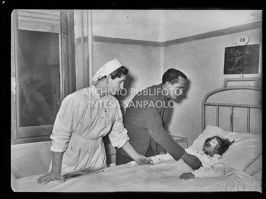 Una bambina ricoverata all'ospedale a causa delle ferite provocate dallo scoppio di una bomba ad Arese<br>201913