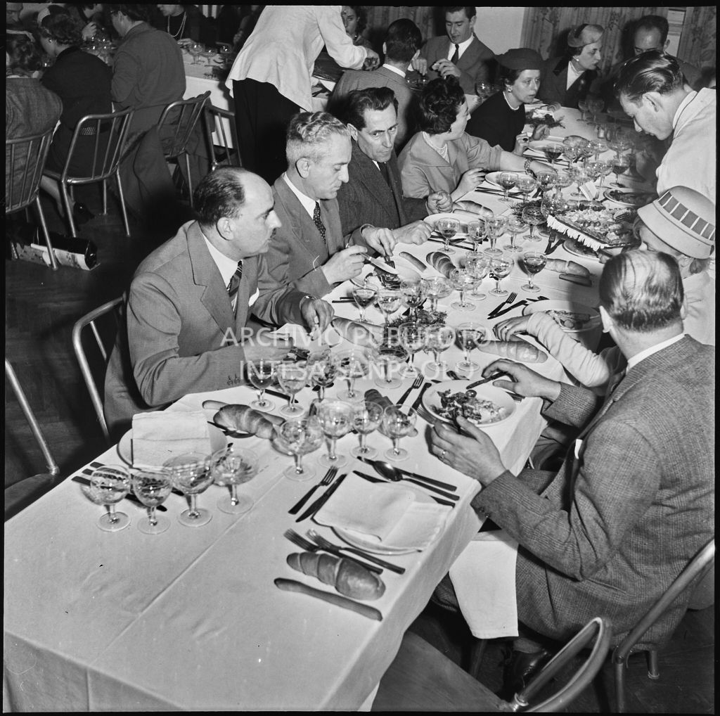 Banchetto organizzato in occasione della visita delle redattrici delle riviste di moda allo stabilimento del Lanificio Marzotto a Manerbio<br>201936