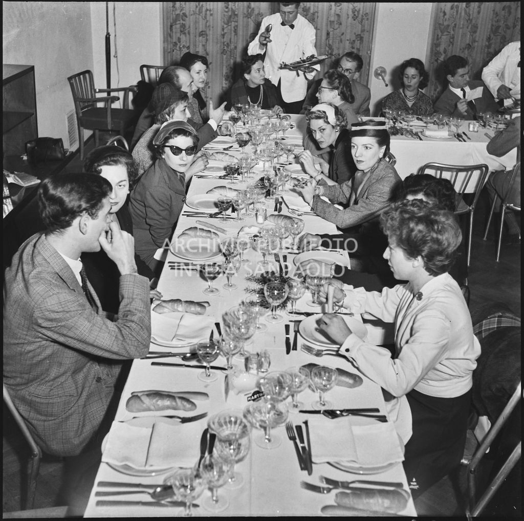 Banchetto organizzato in occasione della visita delle redattrici delle riviste di moda allo stabilimento del Lanificio Marzotto a Manerbio<br>201939