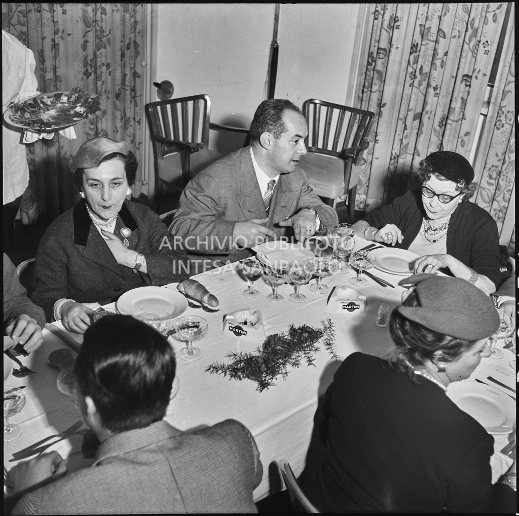 Banchetto organizzato in occasione della visita delle redattrici delle riviste di moda allo stabilimento del Lanificio Marzotto a Manerbio<br>201940