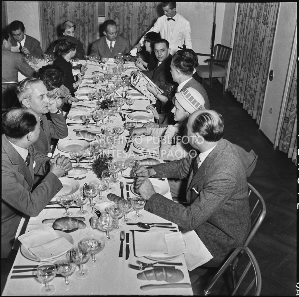 Banchetto organizzato in occasione della visita delle redattrici delle riviste di moda allo stabilimento del Lanificio Marzotto a Manerbio<br>201941