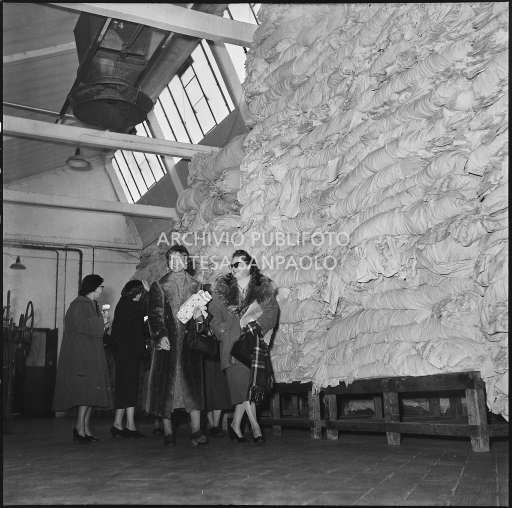 Le redattrici delle riviste di moda in visita allo stabilimento del Lanificio Marzotto di Manerbio<br>201951