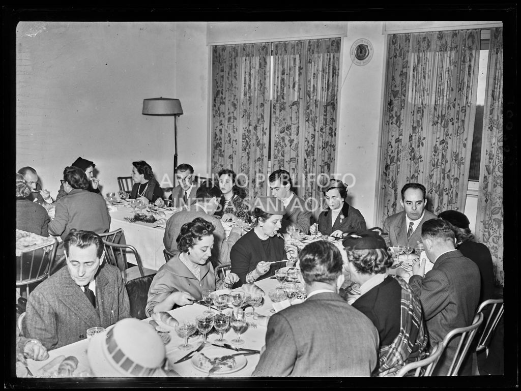 Banchetto organizzato in occasione della visita delle redattrici delle riviste di moda allo stabilimento del Lanificio Marzotto a Manerbio<br>202001