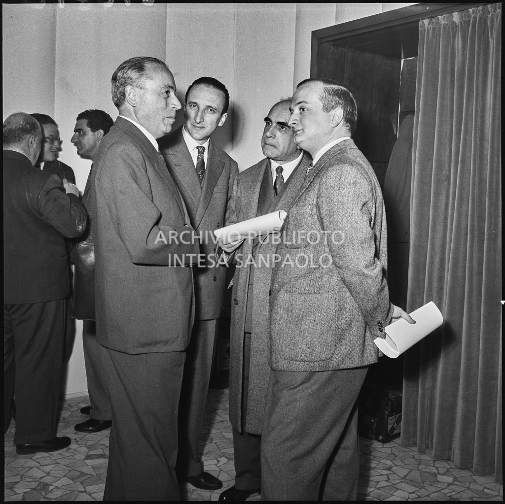 Partecipanti del convegno "Human relations" nella sala Puricelli della Fiera campionaria di Milano del 1954<br>210810