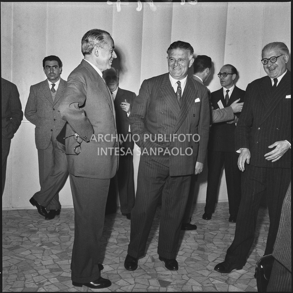 Partecipanti del convegno "Human relations" nella sala Puricelli della Fiera campionaria di Milano del 1954<br>210814