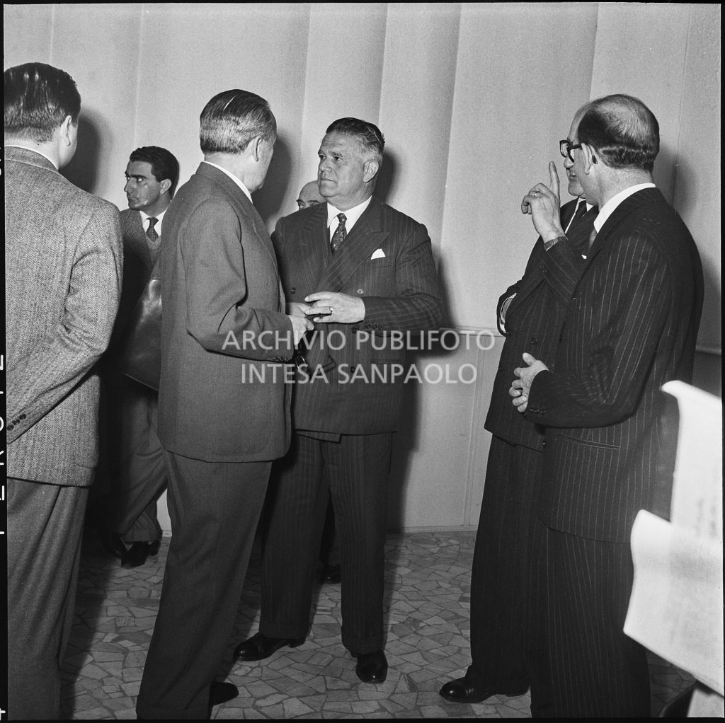 Partecipanti del convegno "Human relations" nella sala Puricelli della Fiera campionaria di Milano del 1954<br>210815