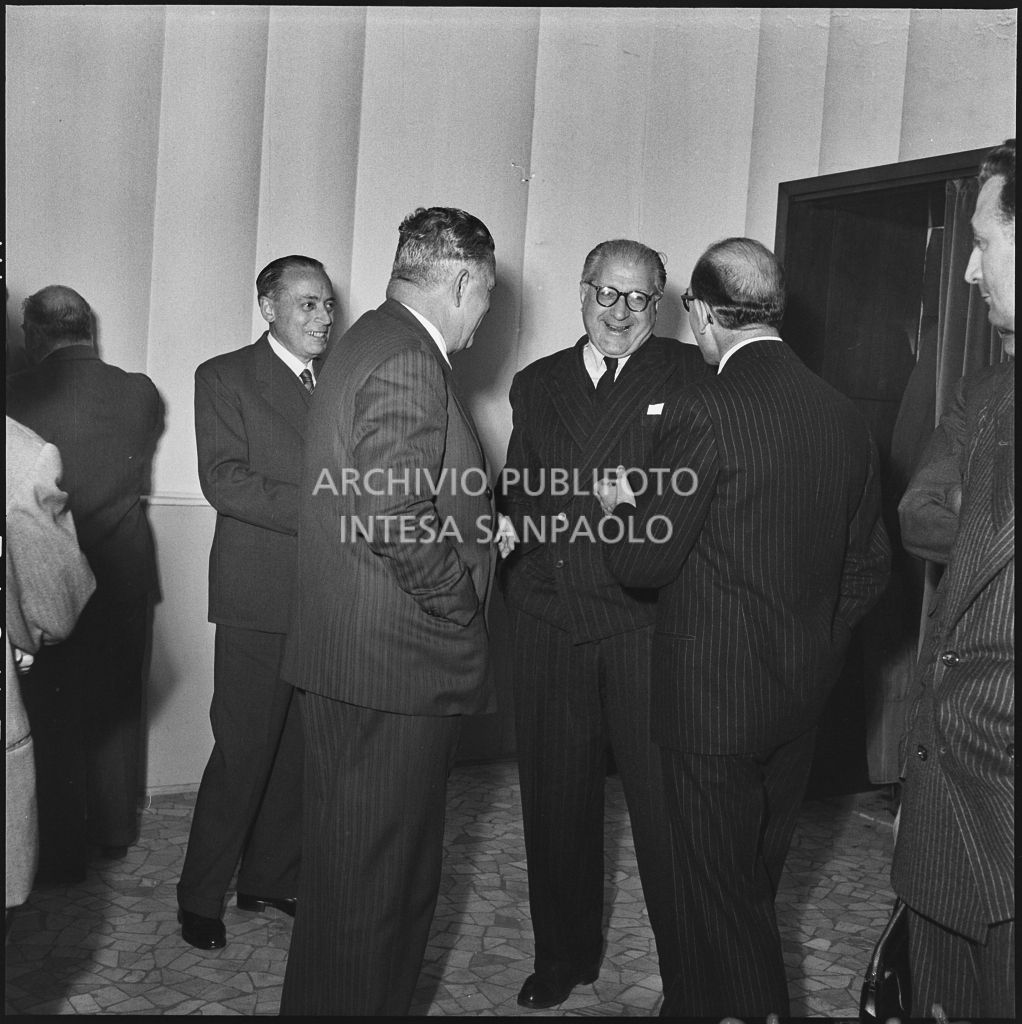 Partecipanti del convegno "Human relations" nella sala Puricelli della Fiera campionaria di Milano del 1954<br>210817