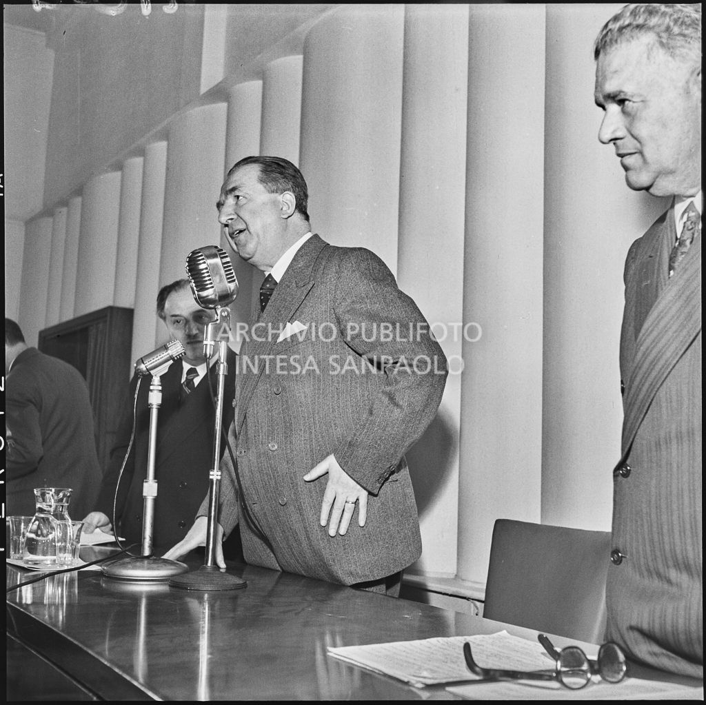 Intervento dell'onorevole Giuseppe Pella al convegno "Human relations" nella sala Puricelli della Fiera campionaria di Milano del 1954<br>210827