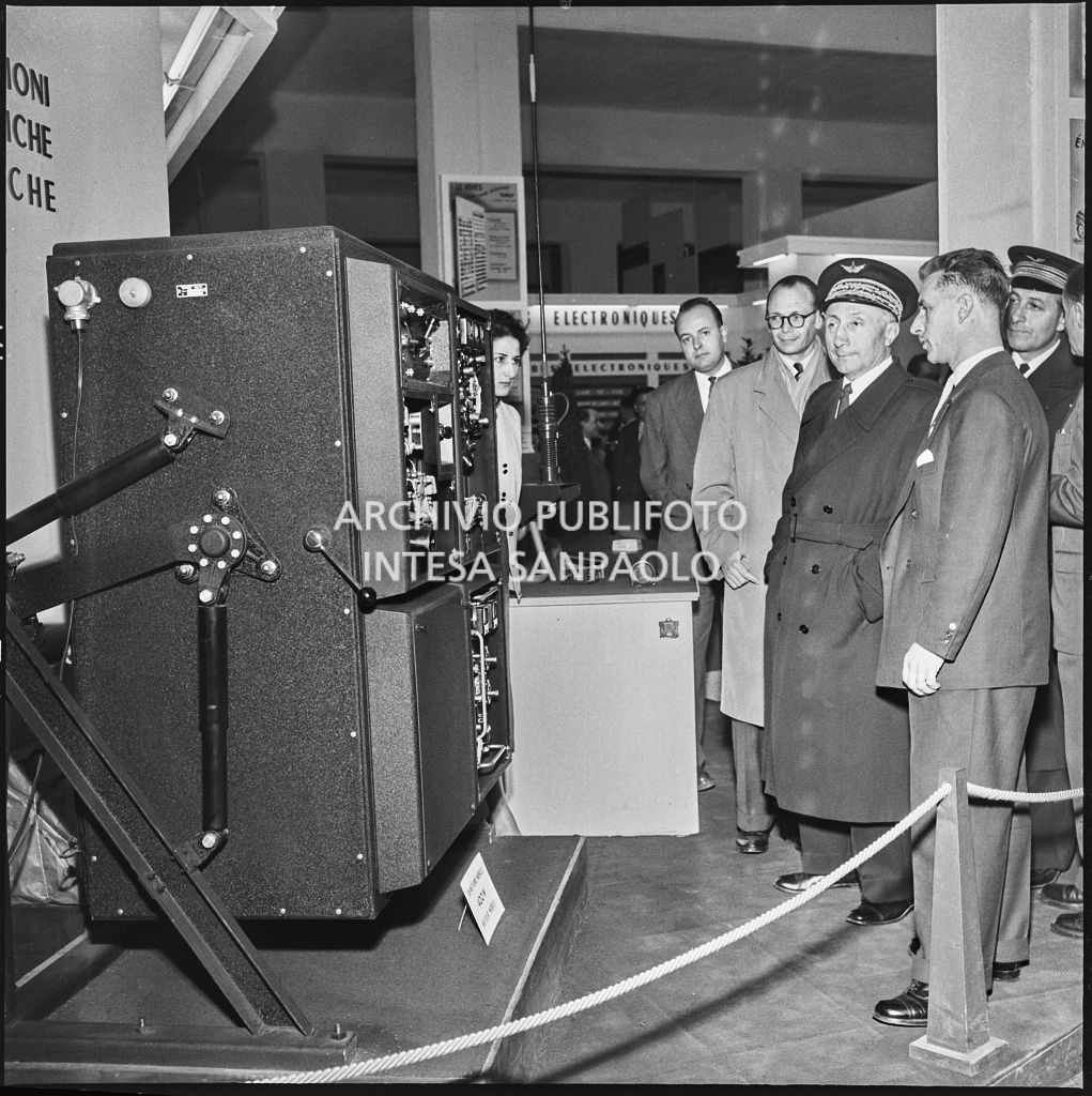 Il generale Martial Henri Valin, capo di Stato maggiore delle forze aeree francesi, in visita alla Fiera Campionaria di Milano del 1954<br>210869