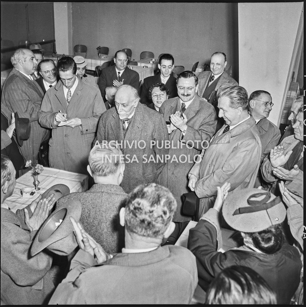 Il presidente della Fiera Luigi Gasparotto, l'onorevole Giuseppe Pella e il vicepresidente della Fiera Tommaso Zerbi alla Fiera Campionaria di Milano del 1954<br>210882